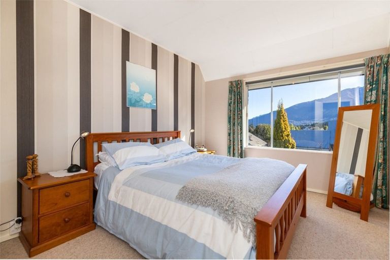 Photo of property in 11 Poplar Drive, Kelvin Heights, Queenstown, 9300