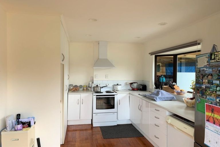 Photo of property in 9b Ribblesdale Road, Henderson, Auckland, 0612