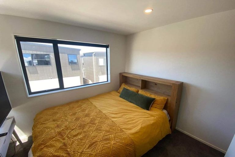 Photo of property in 10 Parahau Road, Papakura, 2110