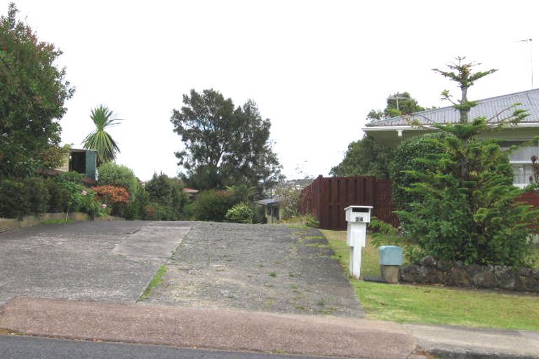 Photo of property in 24 Catalina Crescent, Forrest Hill, Auckland, 0620
