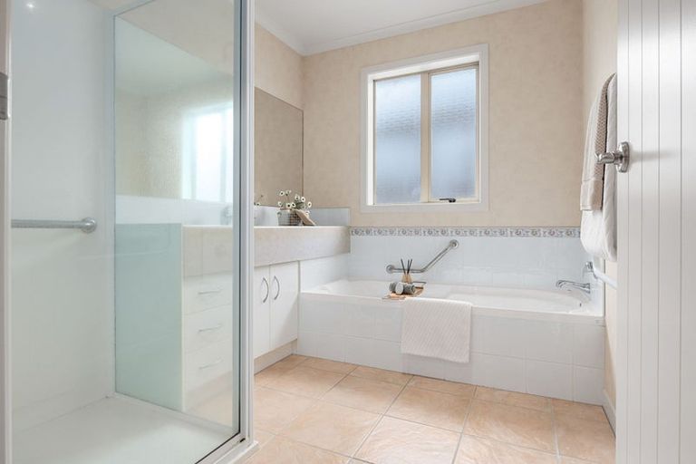 Photo of property in 21 Sovereign Isle Lane, Rototuna, Hamilton, 3210