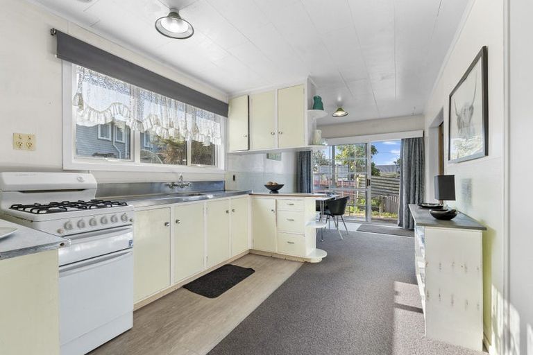 Photo of property in 6 Hughson Street, Waitara, 4320