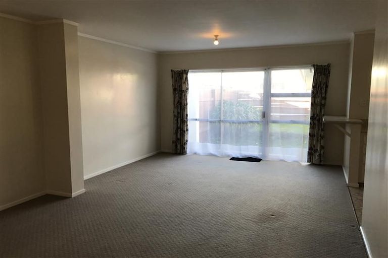 Photo of property in 63 Horokiwi Road West, Newlands, Wellington, 6037