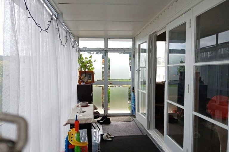 Photo of property in 5 Prestige Place, Maoribank, Upper Hutt, 5018