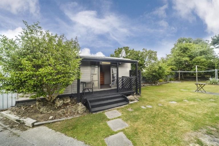 Photo of property in 2 Pukatea Place, Milson, Palmerston North, 4414