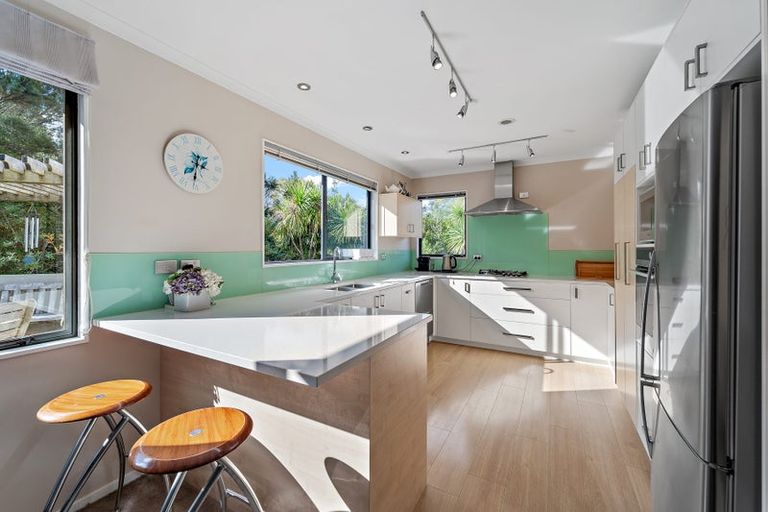 Photo of property in 15 Glenreagh Place, Torbay, Auckland, 0630