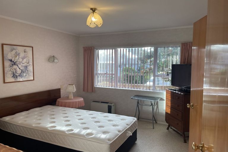 Photo of property in 33d Kirby Street, Glendene, Auckland, 0602