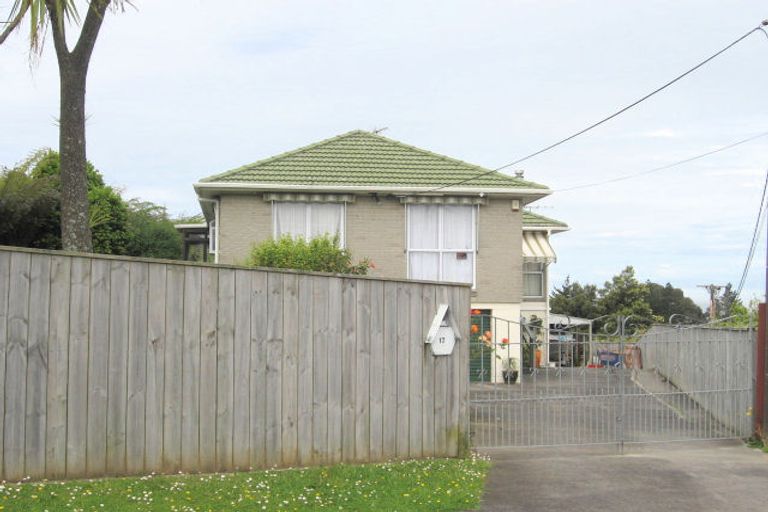 Photo of property in 17 Merton Avenue, Glenfield, Auckland, 0627