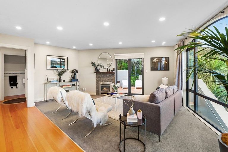 Photo of property in 5 Bunker Way, Strathmore Park, Wellington, 6022