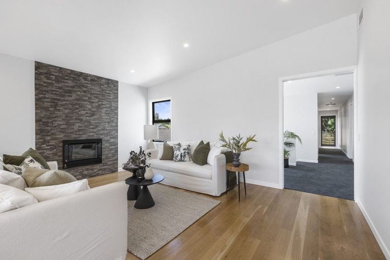 Photo of property in 7b Montrose Place, Highlands Park, New Plymouth, 4312