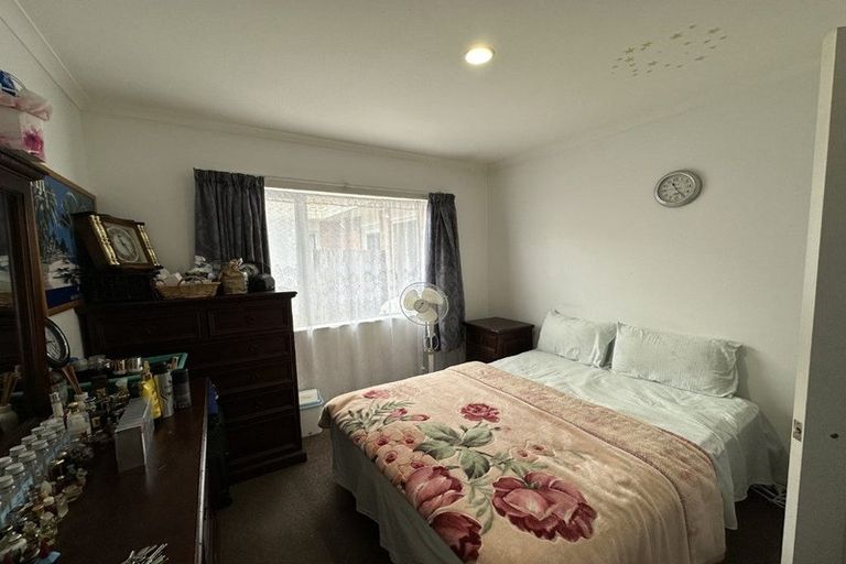Photo of property in 1 Fleetwood Drive, Henderson, Auckland, 0612