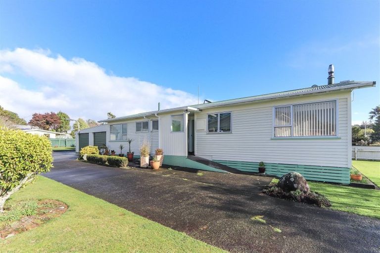 Photo of property in 5 Kowhai Street, Inglewood, 4330