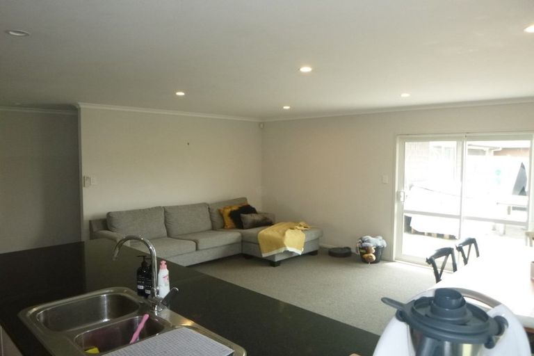 Photo of property in 2 Malbec Place, Huapai, Kumeu, 0810