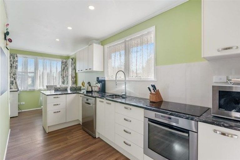 Photo of property in 99 Cargill Street, Papakura, 2110