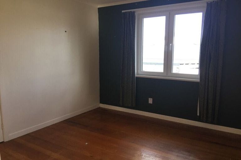 Photo of property in 37a Luckens Road, West Harbour, Auckland, 0618