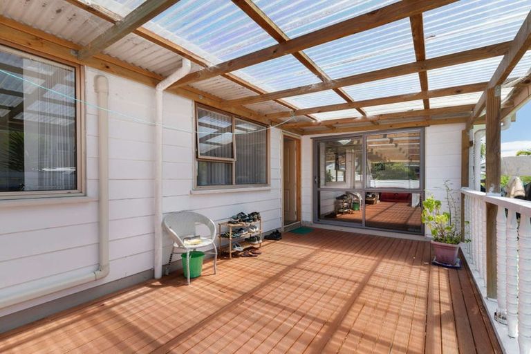 Photo of property in 13 Waari Avenue, Sunnyvale, Auckland, 0612