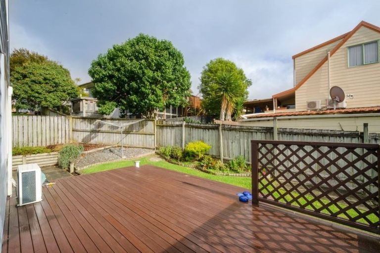 Photo of property in 16 Carillon Place, Massey, Auckland, 0614