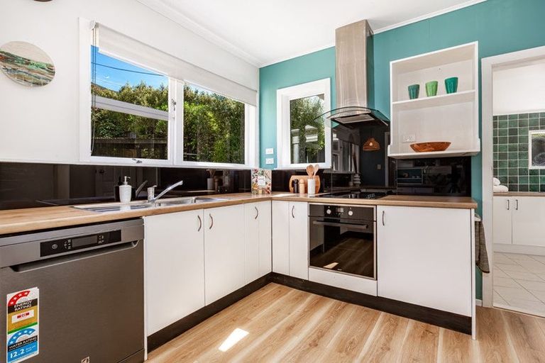 Photo of property in 8 Jalna Avenue, Khandallah, Wellington, 6035