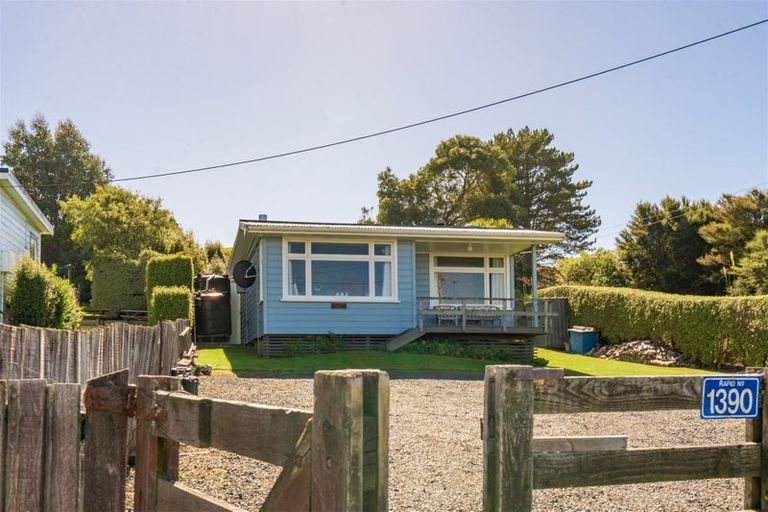 Photo of property in 1390 Taieri Mouth Road, Taieri Mouth, Brighton, 9091
