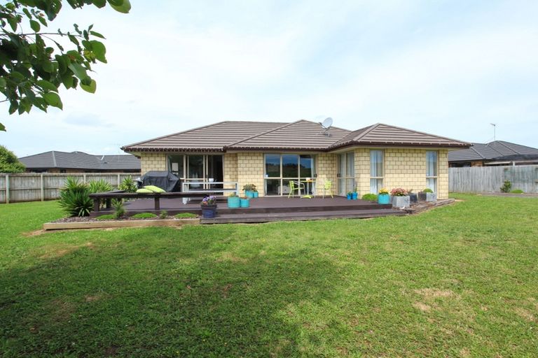 Photo of property in 24 Breaker Grove, Waiuku, 2123