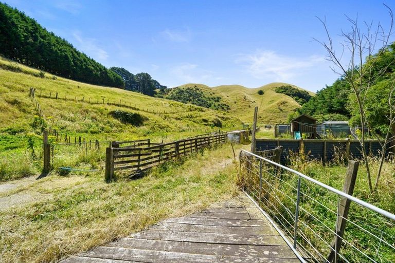 Photo of property in 281 Takapu Road, Takapu Valley, Wellington, 5028