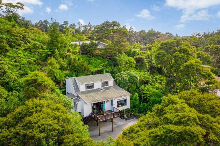 Photo of property in 26 Mceldowney Road, Titirangi, Auckland, 0604