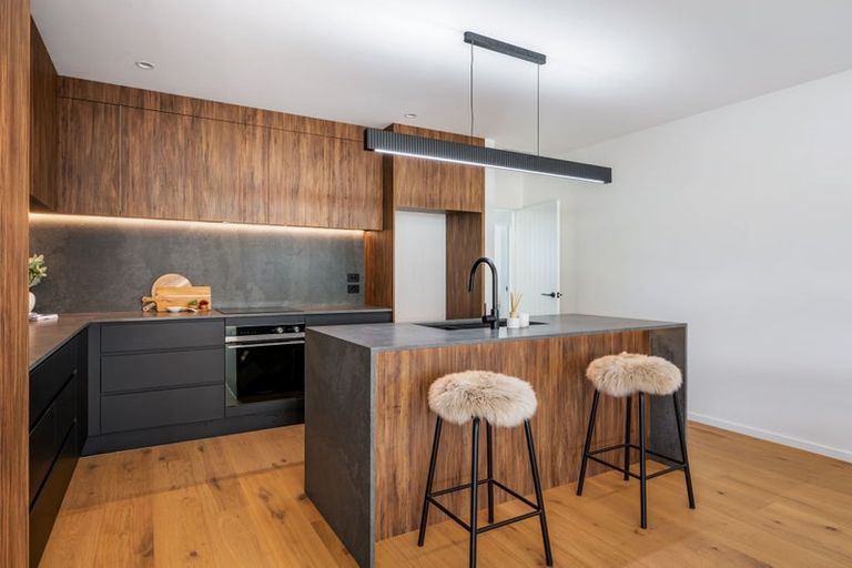 Photo of property in 6 Simpson Crescent, Wanaka, 9305