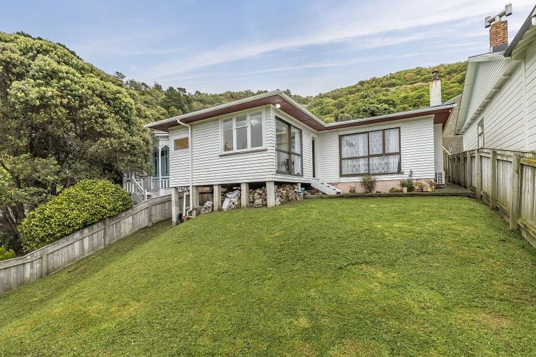 Photo of property in 13 Freeling Street, Island Bay, Wellington, 6023