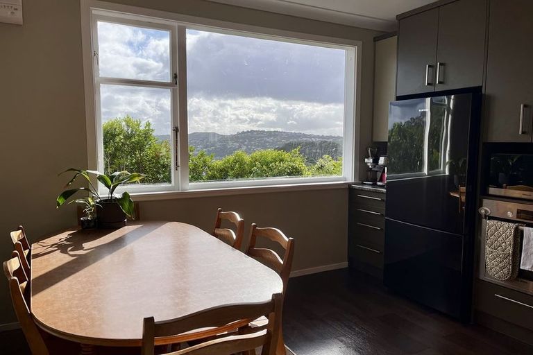 Photo of property in 32 Hollies Crescent, Johnsonville, Wellington, 6037