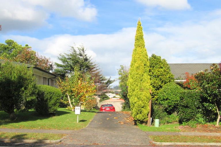 Photo of property in 72b Mirrabooka Avenue, Botany Downs, Auckland, 2010