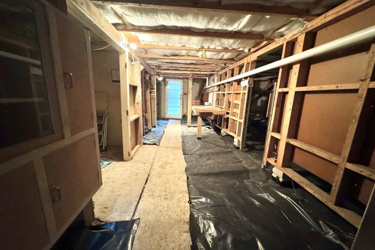 Photo of property in 22 Kingsclere Place, Goodwood Heights, Auckland, 2105