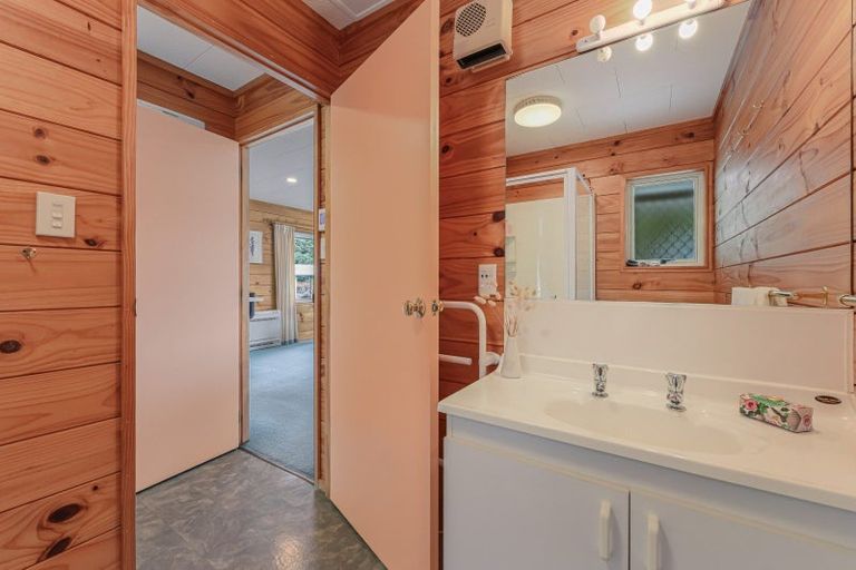 Photo of property in 22 Amelia Crescent, Waikawa, Picton, 7220