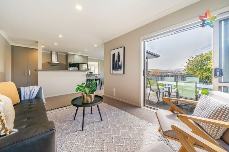 Photo of property in 27 Simpson Crescent, Raumati Beach, Paraparaumu, 5032