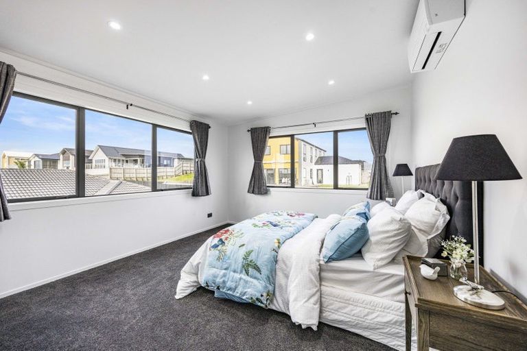 Photo of property in 32 Tahuna Minhinnick Drive, Glenbrook, Waiuku, 2681