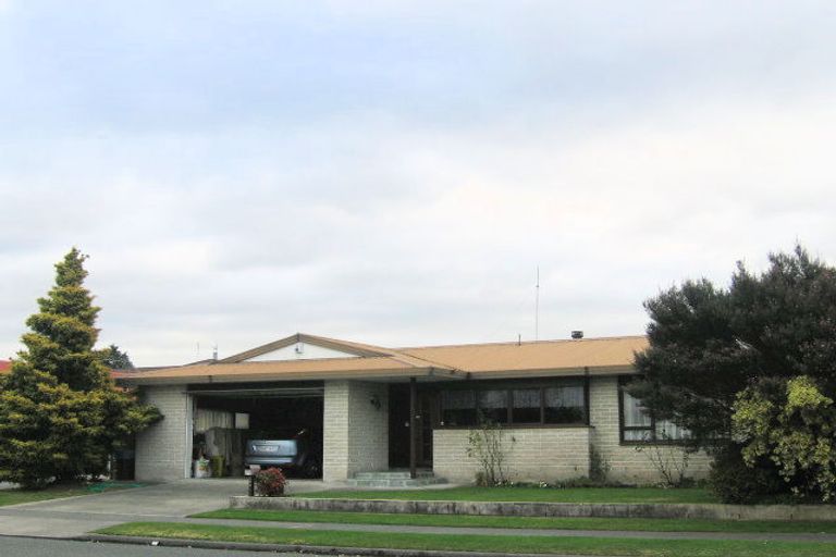 Photo of property in 122 Tait Drive, Greenmeadows, Napier, 4112