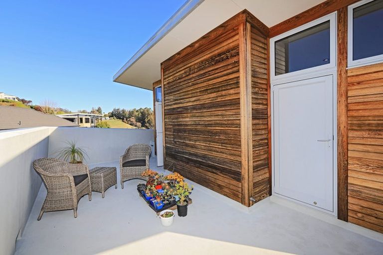 Photo of property in 20 Burbury Ridge, Havelock North, 4130