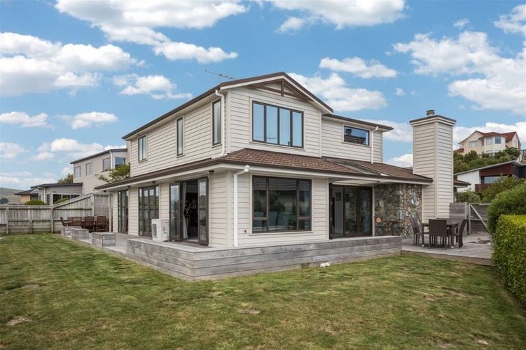 Photo of property in 12 Aoraki Rise, Aotea, Porirua, 5024