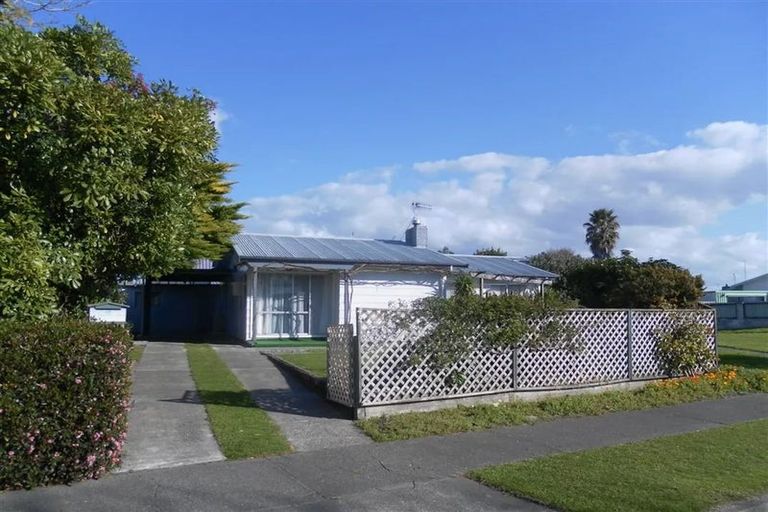 Photo of property in 49 Tait Drive, Greenmeadows, Napier, 4112