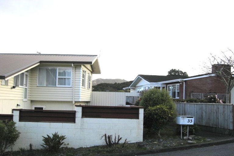 Photo of property in 33 David Crescent, Karori, Wellington, 6012