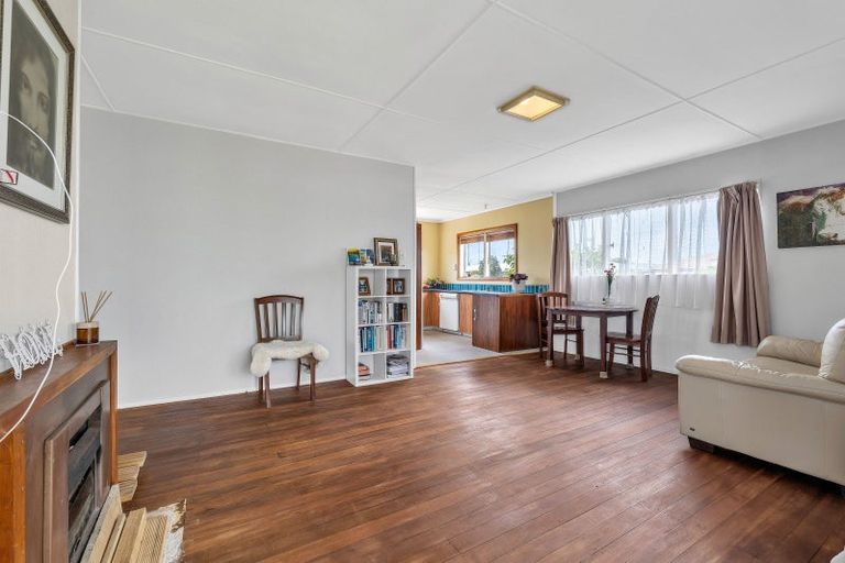 Photo of property in 2 Bone Crescent, Hawera, 4610