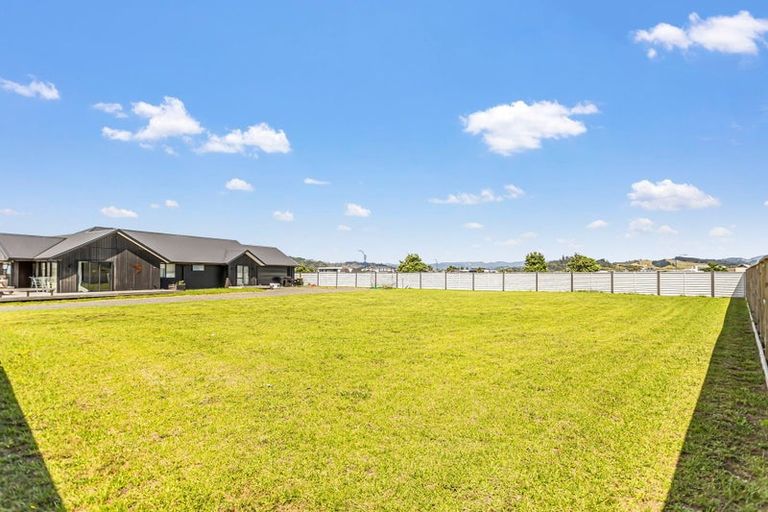 Photo of property in 2 Norma Way, Whitianga, 3510