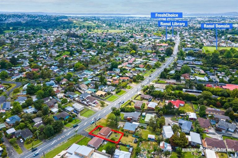 Photo of property in 2/558 Swanson Road, Ranui, Auckland, 0612