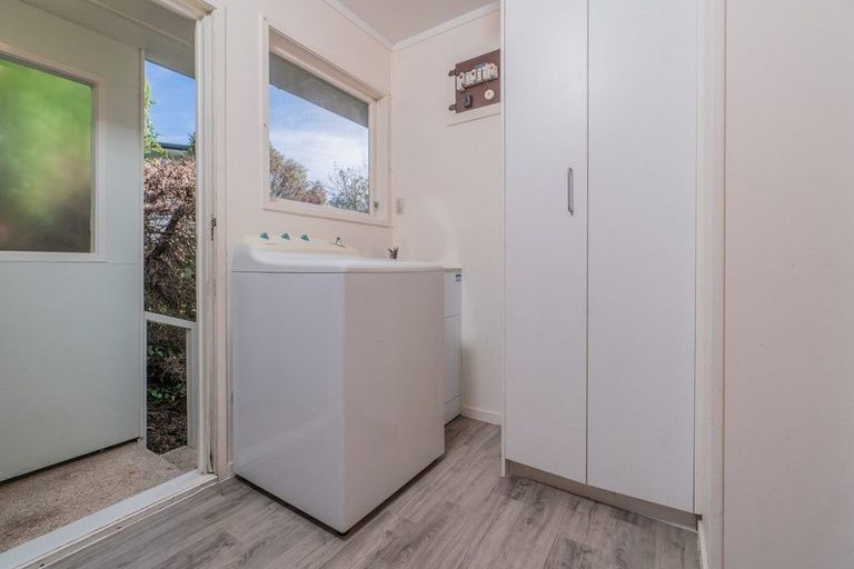 Photo of property in 15 Sunvue Road, Glen Eden, Auckland, 0602