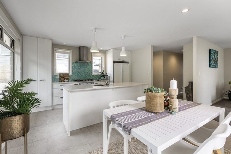 Photo of property in 6a Moera Place, Stanmore Bay, Whangaparaoa, 0932