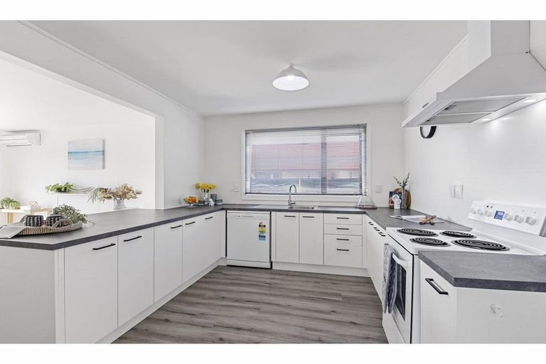 Photo of property in 30 Factory Road, Belfast, Christchurch, 8051