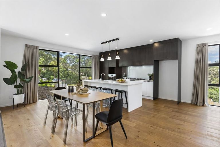 Photo of property in 1/4 Mcquoid Place, Glenfield, Auckland, 0629