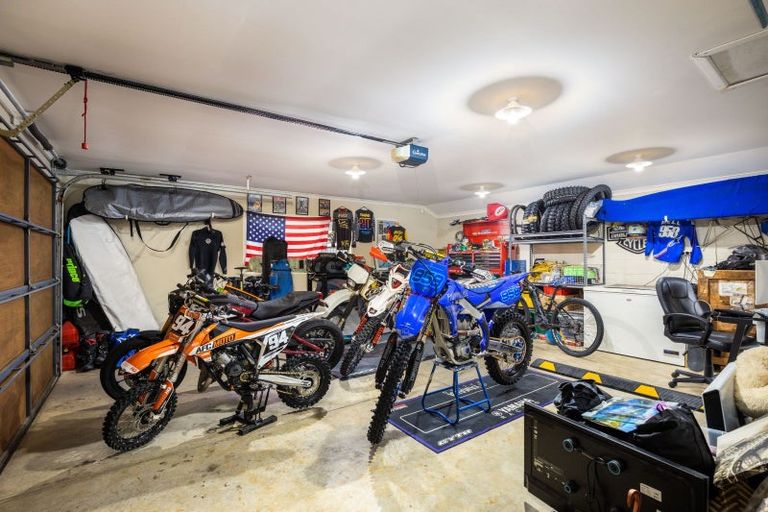 Photo of property in 71 Karamea Street, Whalers Gate, New Plymouth, 4310