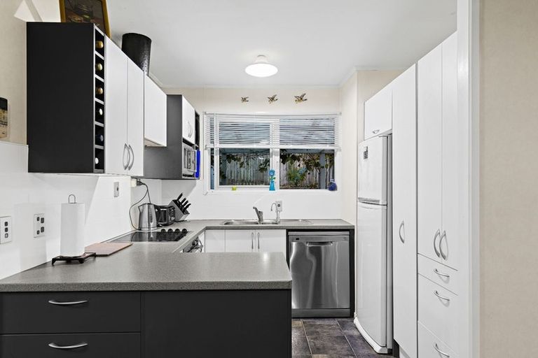 Photo of property in 46b Captain Scott Road, Glen Eden, Auckland, 0602