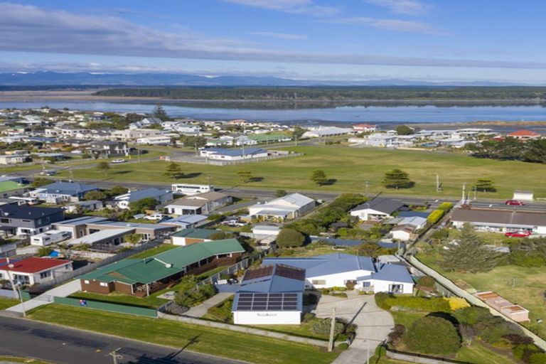 Photo of property in 30 Pratt Avenue, Foxton Beach, Foxton, 4815