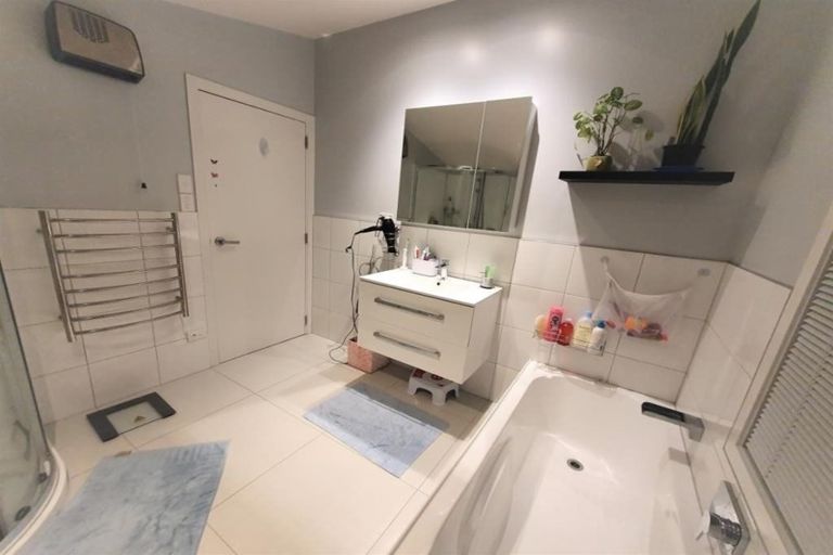 Photo of property in 8/61 Black Rock Road, Newlands, Wellington, 6037